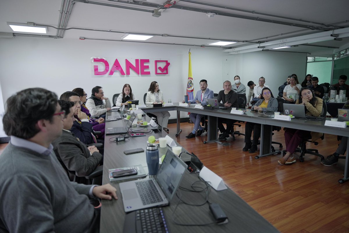 DANE_Colombia's tweet photo. Hoy se instaló la sesión de apertura del Consejo Asesor Técnico del Sistema Estadístico Nacional #CASEN 2026, con el liderazgo de la directora general del DANE, B. Piedad Urdinola (@Purdinola).
Un espacio para socializar el plan de trabajo del año, revisar avances del Plan Estadístico Nacional (PEN) y fortalecer la articulación del Sistema Estadístico Nacional.