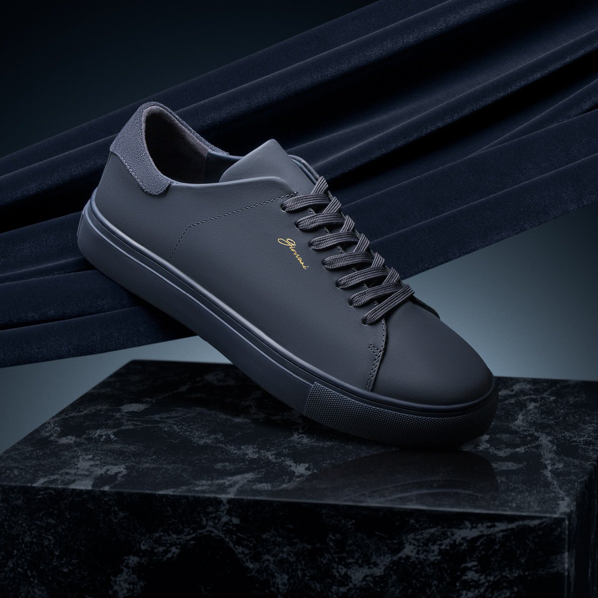 giovvanimilan's tweet photo. The Lorenzo sneaker in full blue.