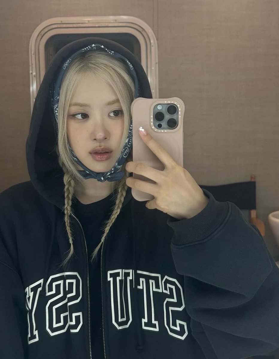rosé pics tweet media