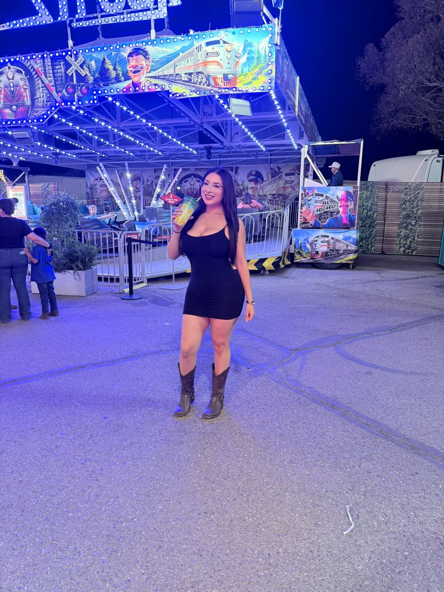 viridianaarias_'s tweet image. 🎢🎡🎠🤍 
#pimacountyfair #az #latina  #onlyfans #tucsonaz