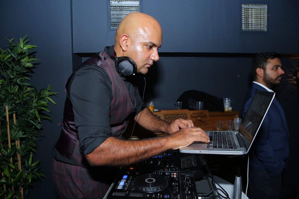 djdalallondon's tweet image. It’s all in the details. 🎶 Precision, passion, and the perfect transition. Ready to bring the heat to the next event! 🎚️✨

#DJDalalLondon #MusicProducer #MixingLive #StudioVibes #EventProduction #DJSet #ClubCulture #ArtistAtWork