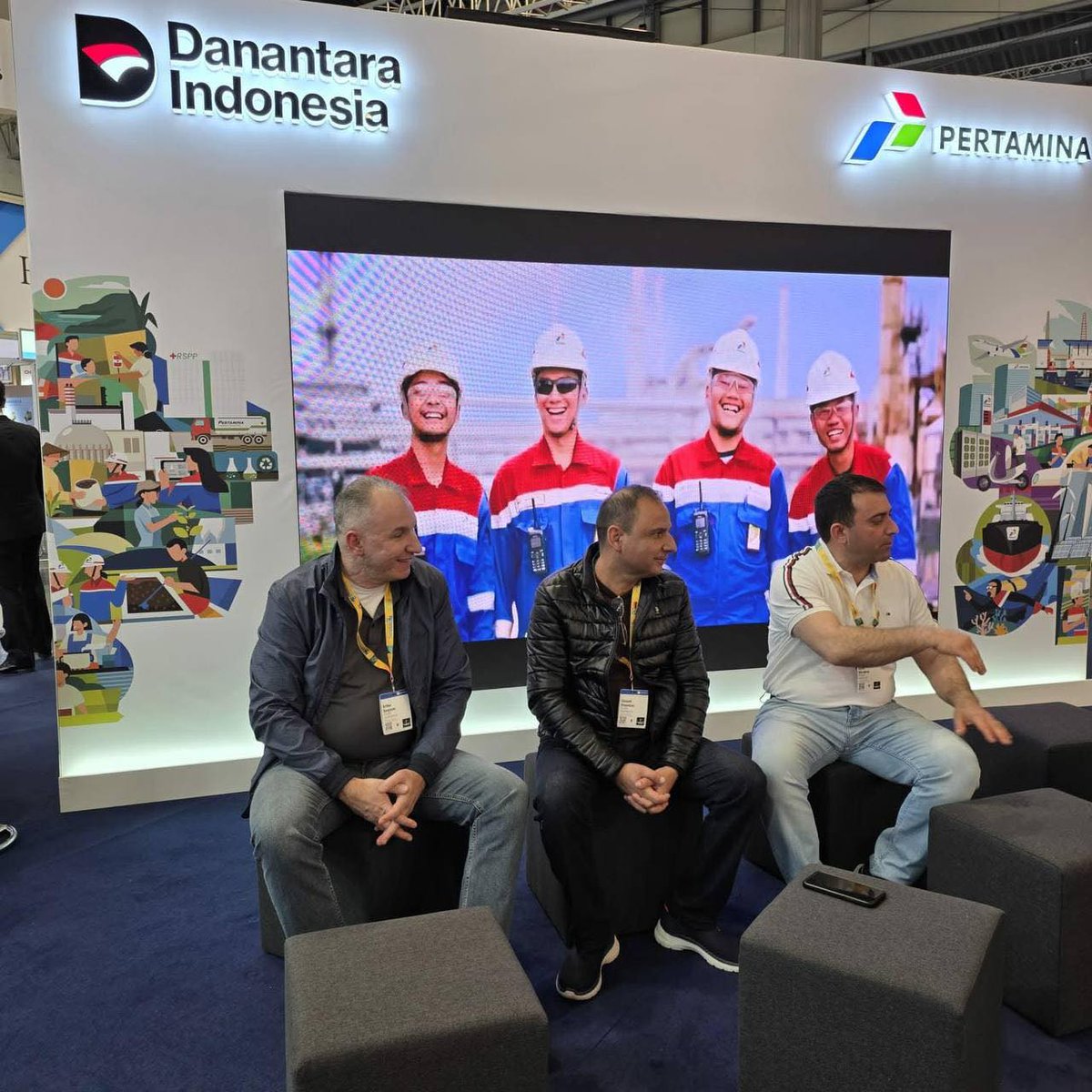 UnionOperatorAM's tweet photo. 🎯Members of the UOA—Artur Sargsyan,Director of “Smile Systems” LLC,Edmond Stepanyan,Founder and Director of “MasisNet” company, and Karen Muradyan,Director of “Arpinet” LLC—participated in HANNOVER MESSE 2026, one of the world’s largest industrial exhibitions (Hanover, Germany). https://t.co/9lUpoR8zQz