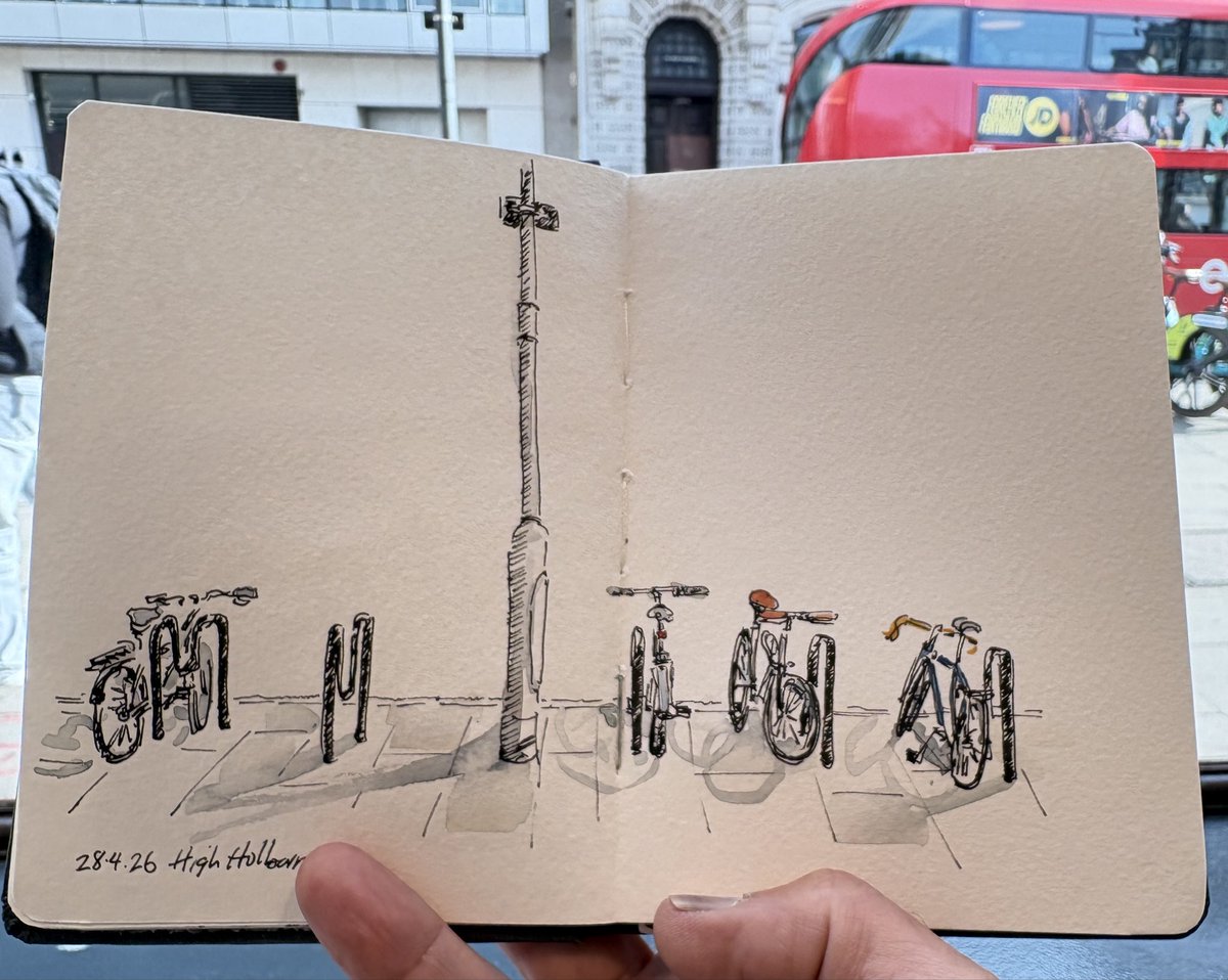 RolandN's tweet image. Even a coffee break can be a good reminder of a great day out. 

#sketch #sketchbook #artjournal #watercolour #london