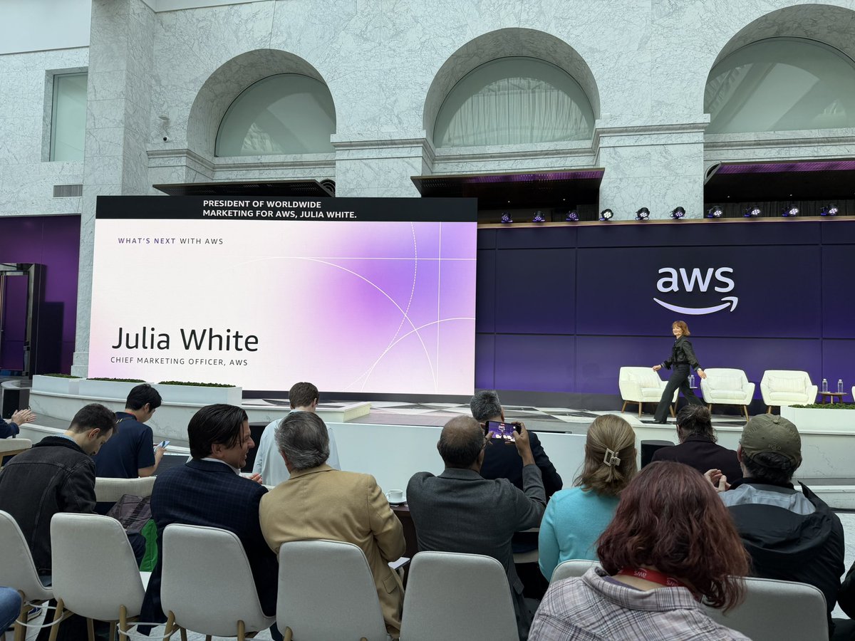 tcrawford's tweet image. Here we go. @awscloud CMO @julwhite takes the stage to kick off What’s Next With AWS. 

#CIO #AI #Cloud #WhatsNextWithAWS
