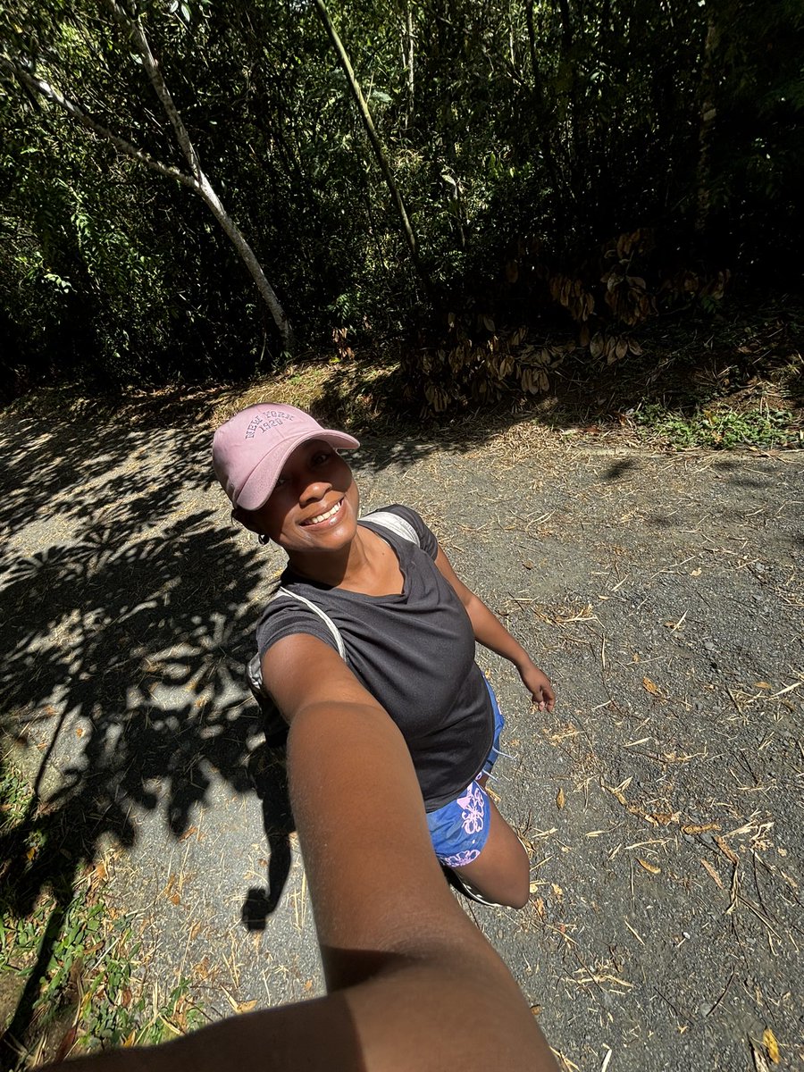 melanyv15's tweet photo. Disfruto cada paso, cada respiro, cada momento 🏃🏾‍♀️💗 https://t.co/eA890SUlQA