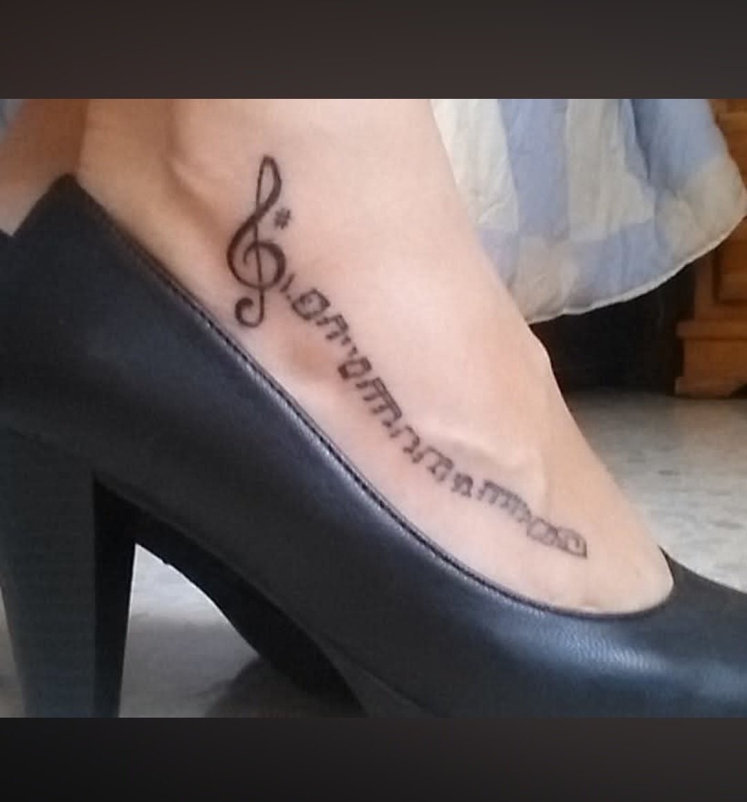 Aleatoria1975's tweet photo. @NubiaGomez_ Partitura musical original de la frase "If You wanna make the world a better place, take a look at yourself and make the change" https://t.co/eOX39KK6cJ