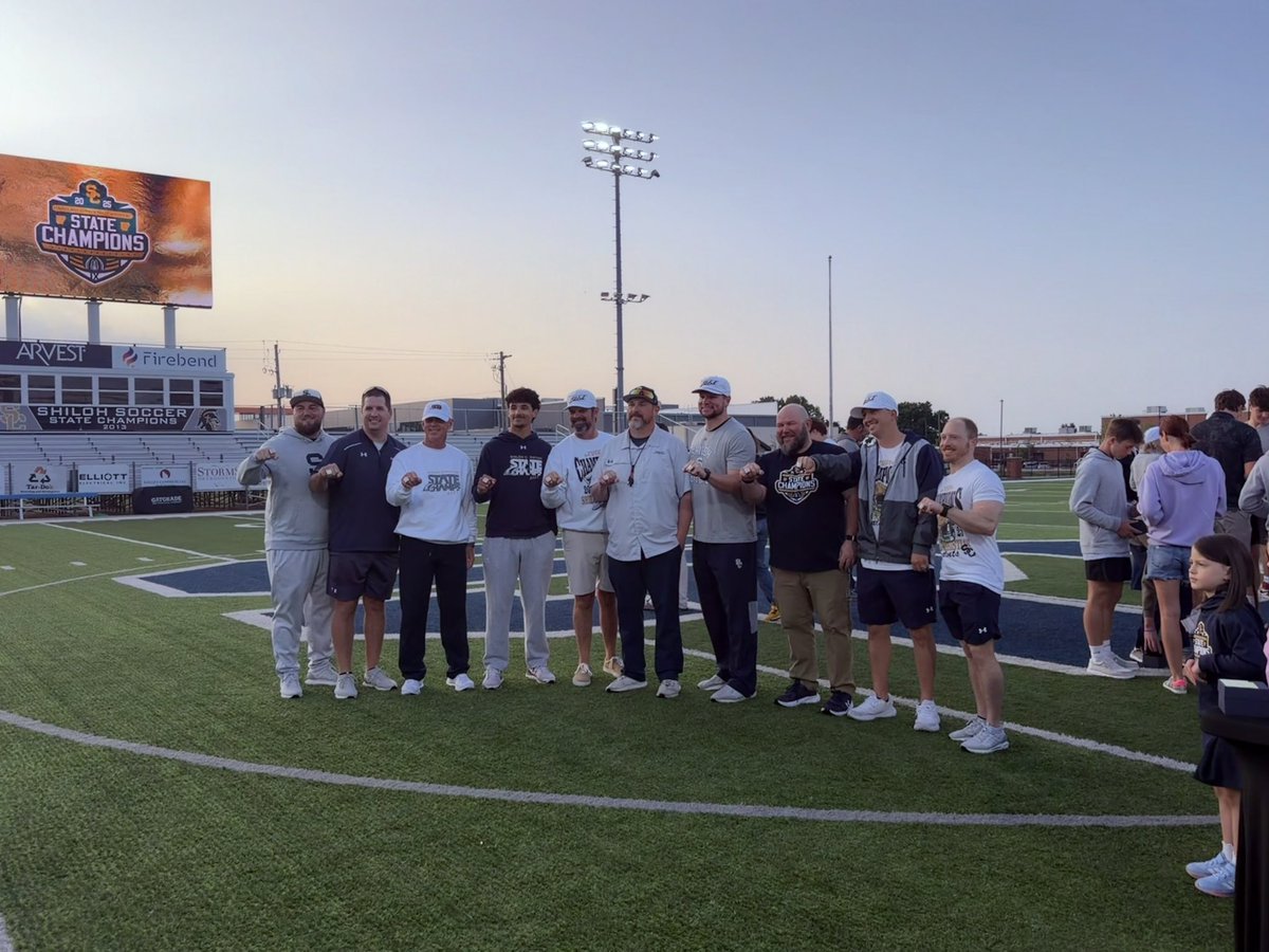 Zanderhdz33's tweet photo. Blessed to be apart of this program. 
Thank you to all the coaches and peers that helped our team achieve a state championship! @TuckerBarnard @kobes_dad_20 @holley_kobe @DruSamuelson thank you coaches! https://t.co/fyZSMO8tfl