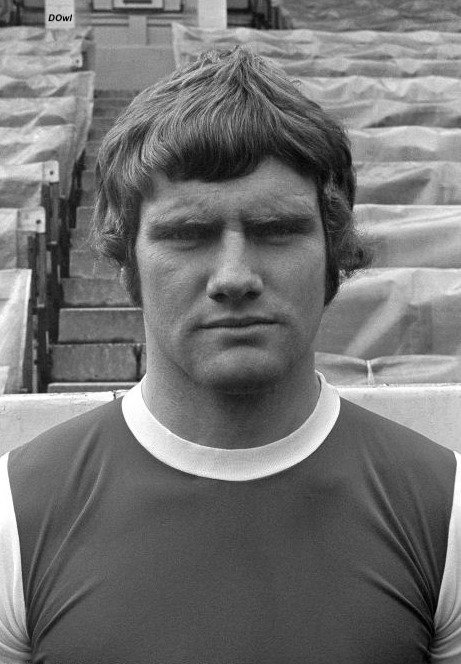 Dunsbyowl's tweet photo. "How I wish you were here now" Remembering the Wednesday #Legend Mick Prendergast who sadly passed away #OnThisDay 16 years ago, aged just 59. Prendo made his debut 57 years ago in April 1969 and scored 59 great goals in 206 appearances for #SWFC. #neverforgotten #HeartofaLion https://t.co/gRYXQPQRzg