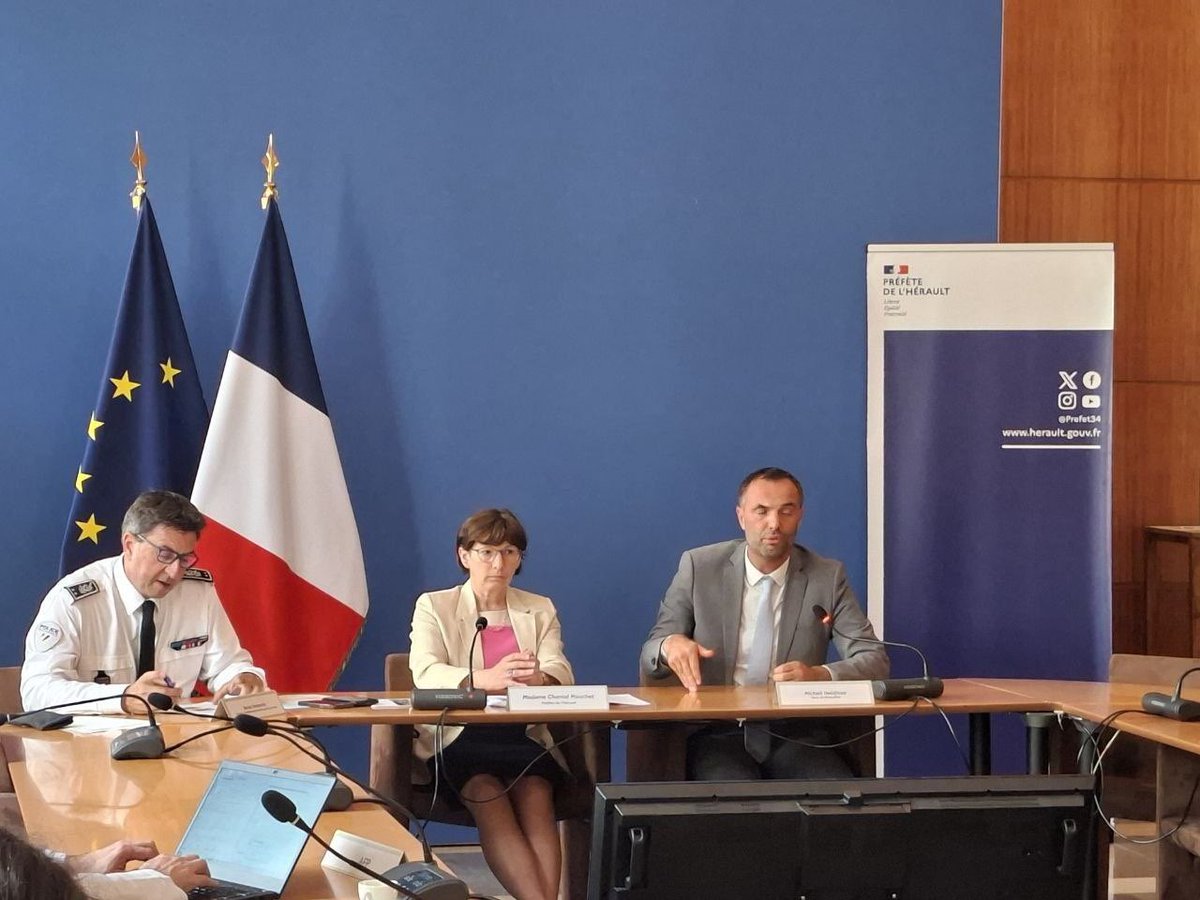 MDelafosse's tweet photo. La lutte contre le narco trafic est un enjeu majeur pour la sécurité de tous, sous l’impulsion de la Préfète de l’Herault avec le soutien des forces de police nous avons procédé à la démolition d’habitat illégaux, servant de repère à des activités illicites, dans le quartier des Marelles.