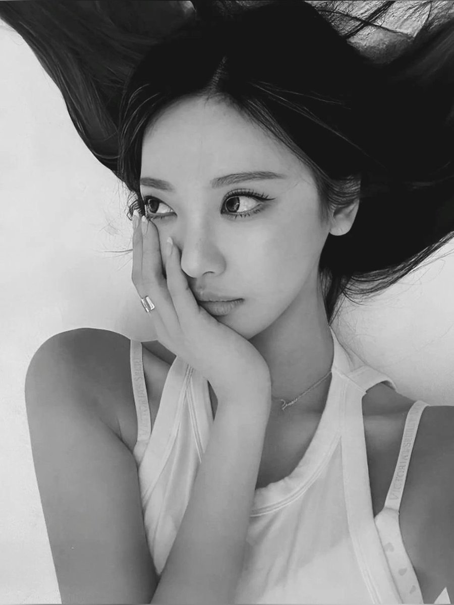 ningning medias 🪽 tweet media