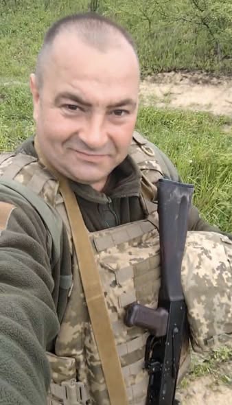 Корецька міська територіальна громада з глибоким сумом повідомляє, що під час виконання бойових обов’язків  поблизу населеного пункту Радомка Чернігівської  області, 27 квітня 2026 року,  помер Захисник України — солдат  Лисакович Сергій Володимирович.
Лисакович Сергій