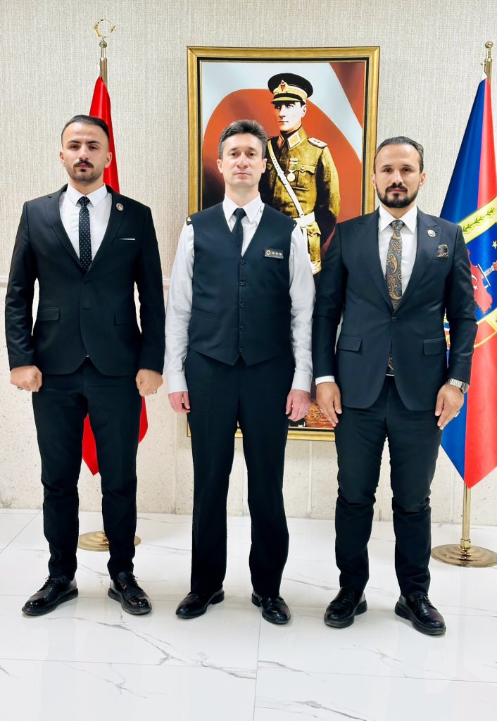 ismailsehitogl's tweet photo. 📍Kırıkkale İl Jandarma Komutanlığı 

📌İl Jandarma Komutanımız Sn. Hasan ACAR ‘ı makamında ziyaret ettik. Uzun bir aradan sonra değerli komutanımla bir araya gelerek verimli güzel bir sohbet gerçekleştirdik.
Sayın komutanıma ilgilerinden dolayı teşekkür ediyorum. 
@TC_kkalevalilik @kkale_jandarma