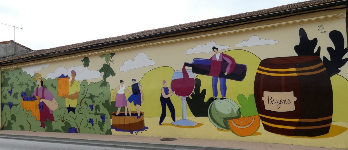 voyagesMadikera's tweet image. Pezens (11) - Nouvelle fresque, avril 2026
Œuvre d'Alice Dumortier - Hommage au savoir-faire des acteurs du monde agricole de la commune

Suivi Street-Art dans l'Aude: 
madikeravoyages.fr/NY3/crbst_41.h…

#streetart #Pezens #Aude #murale #Madikéra