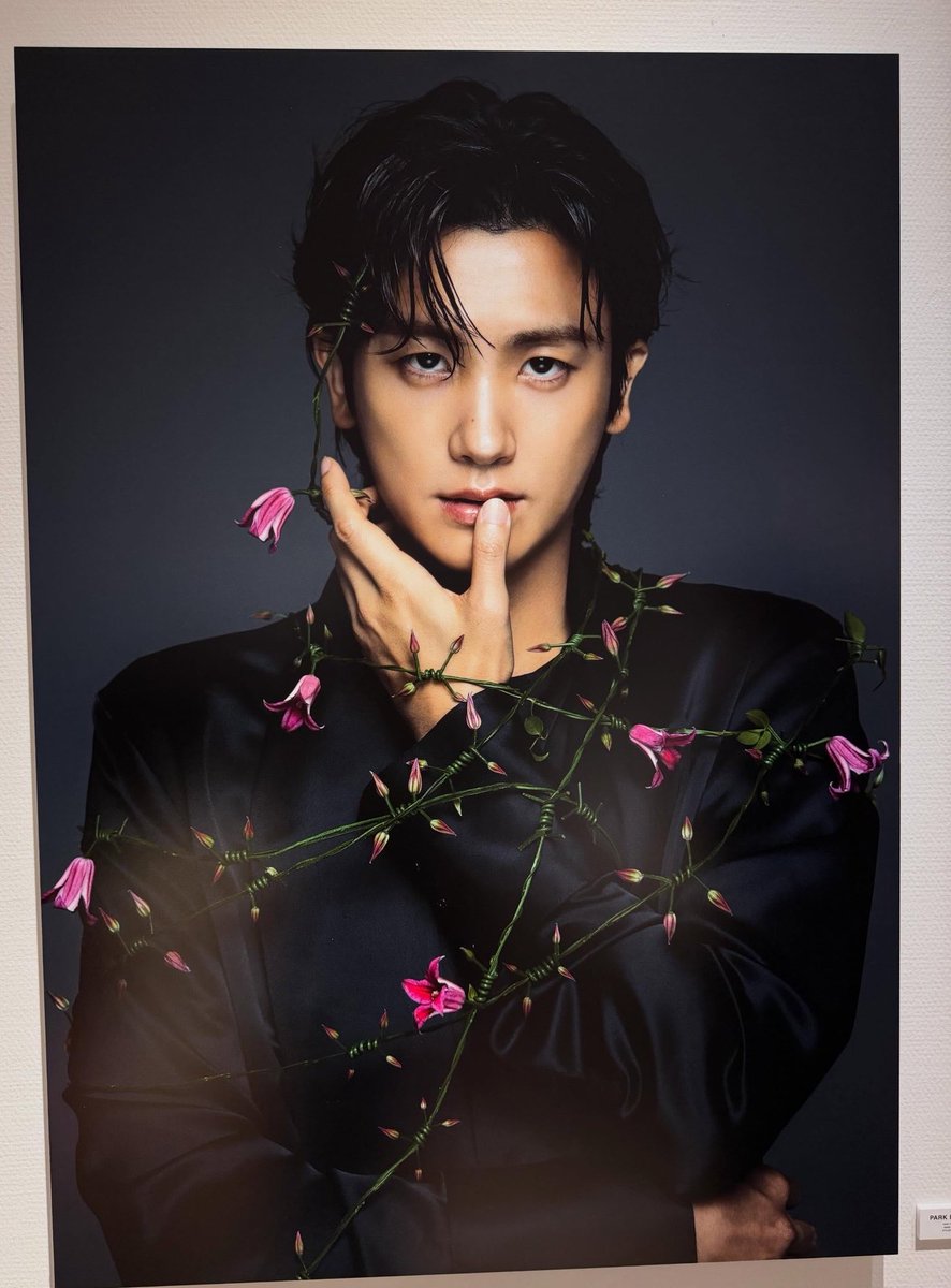 Pip_pip_pipe's tweet photo. #ParkHyungSik &amp; #ParkShinHye for photo exhibition “Face to Face” by Kim Yeongjun x YUNI Yoshida 

They’re so beautiful 🌷🌿🌸 https://t.co/yJzLbVZEMO