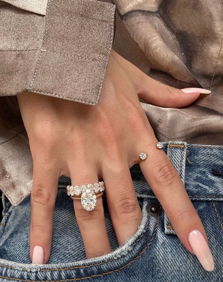 ms_architecttt's tweet photo. 💎🤍
#yüzük #ring #jewellery #diamondring #alyans #pırlanta,#accessories, #engagementring #diamond https://t.co/VhCvdPYikc