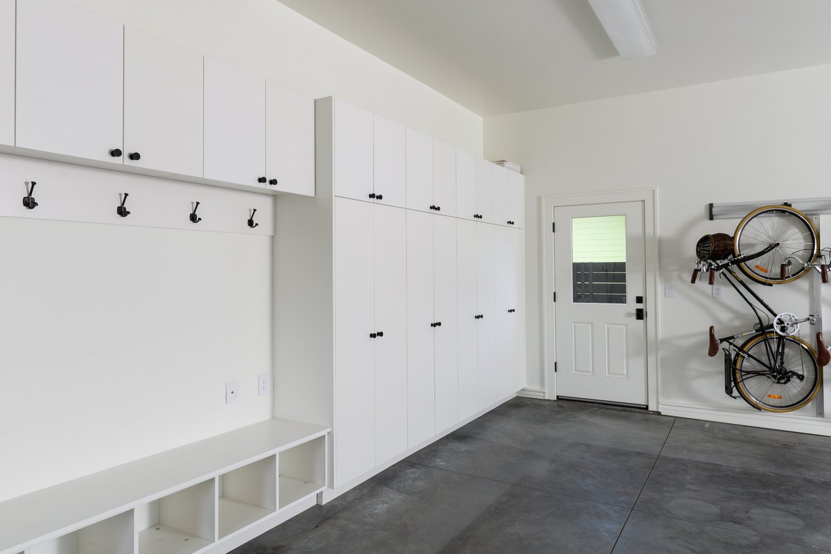 BriansCabinets's tweet image. Spring cleaning starts in the garage! 🌸🚗

Transform your garage into a clean, organized space with durable custom cabinets. ✨

#SpringCleaning #customcabinets #custommade #garage #interiordesign #garagecabinets #bikelife #pnw #springtime #MadeForYou #homesweethome #welcomehome