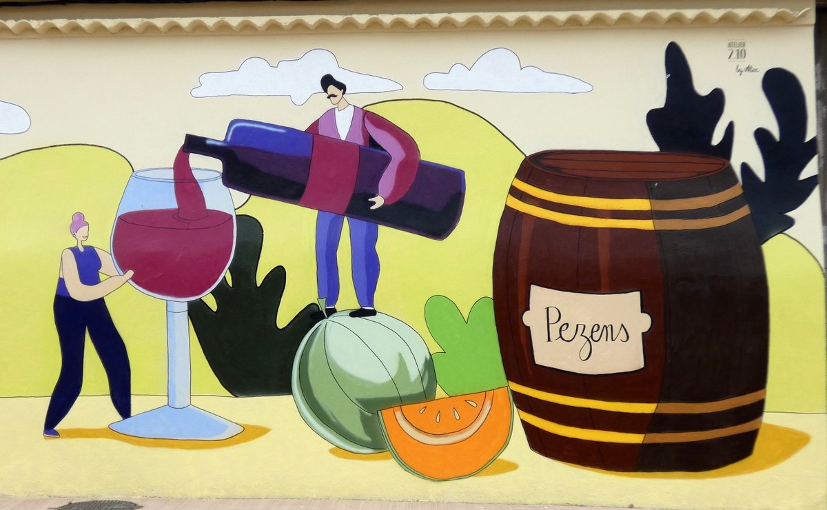 voyagesMadikera's tweet image. Pezens (11) - Nouvelle fresque, avril 2026
Œuvre d'Alice Dumortier - Hommage au savoir-faire des acteurs du monde agricole de la commune

Suivi Street-Art dans l'Aude: 
madikeravoyages.fr/NY3/crbst_41.h…

#streetart #Pezens #Aude #murale #Madikéra