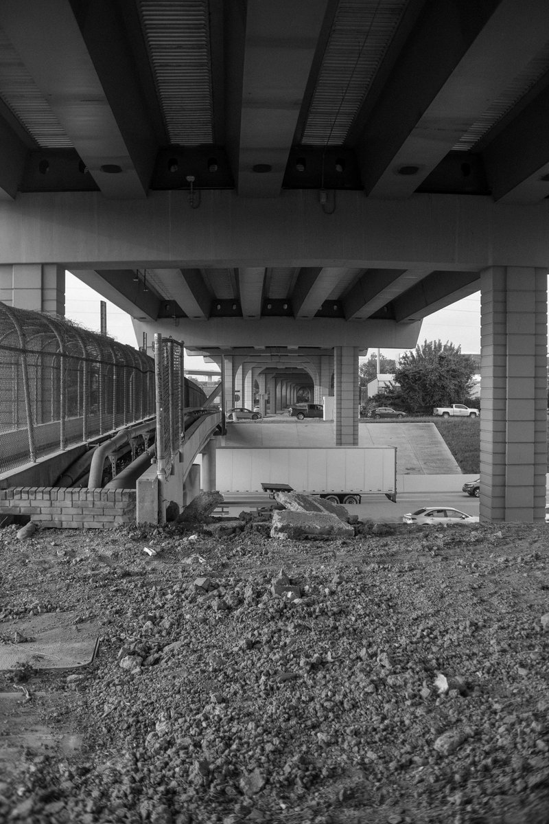 JonWages's tweet photo. under everything, the city keeps moving

#streetphotography
#houston
#blackandwhite https://t.co/8t78mhxPVs