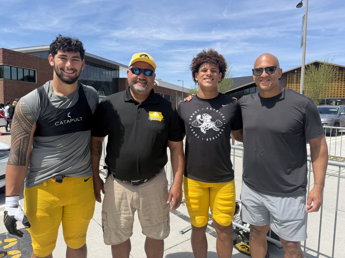 EEpenesa's tweet photo. Itโs crazy these two @Masonlwoods19 & Iose Epenesa had been running around together in @HawkeyeFootball building ๐ since childhood & now both played there 1st Iowa Spring Game Sat๐๐ค๐จ Go Hawkโs๐ฆ
#Family4Ever #UsosforLife https://t.co/5rSgRF5uCb
