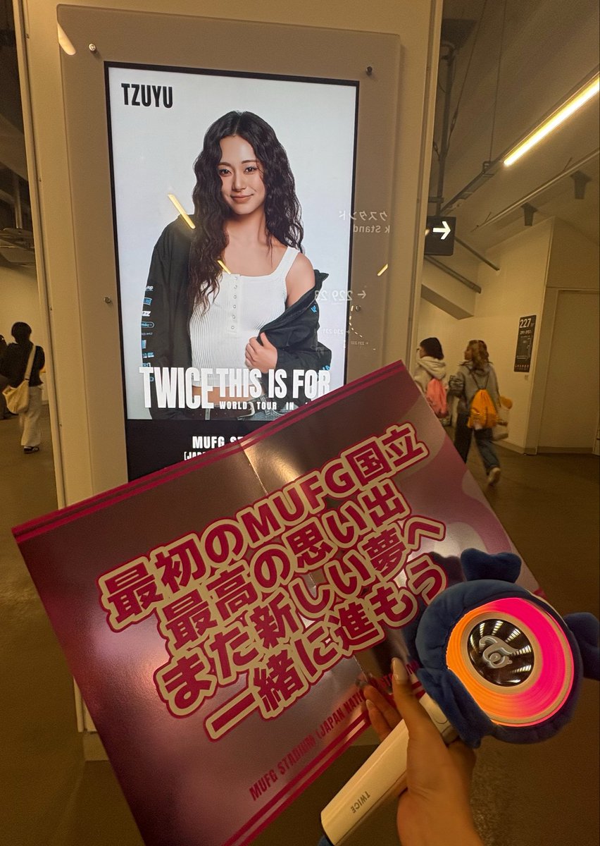 thinkaboutw12's tweet photo. オーラス！！！
ツウィちゃんが終始にこにこでとても可愛いかった🥹💙✨
最後のクライマックスの花火もテンション爆アゲでした🎇🎆
またTWICEちゃんに会える日まで頑張る！！💪 https://t.co/QDkB7gCkik