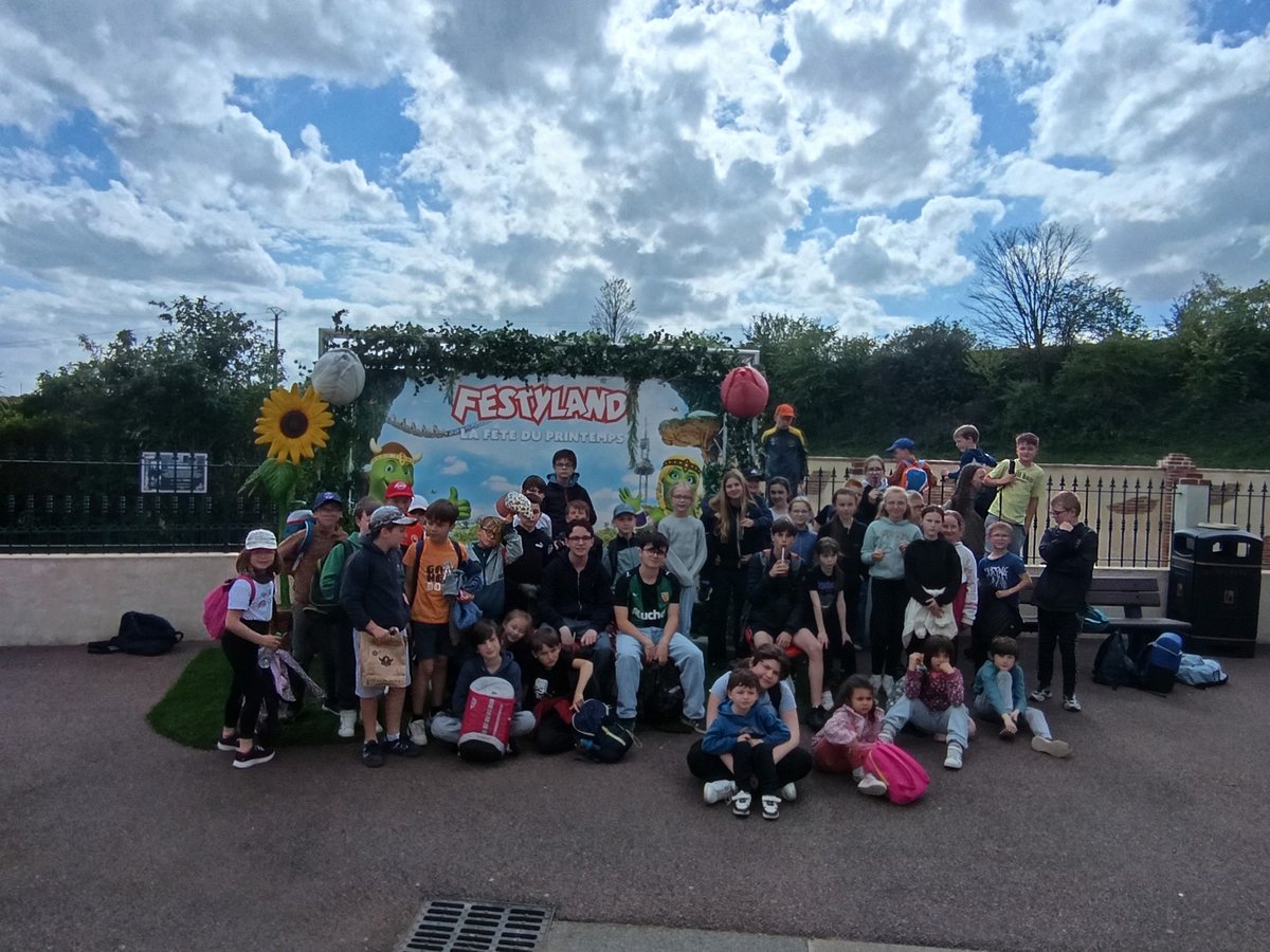 sauveur390's tweet image. Plus de 70 enfants ont profité des activités Tickets Sports à la base de loisirs, avec une sortie inoubliable à Festiland ! Prochain rendez-vous : les "été Jeunes" du 6 juillet au 7 août !
#basedeloisirs #saintsauveurlevicomte #sport #vacances #enfants