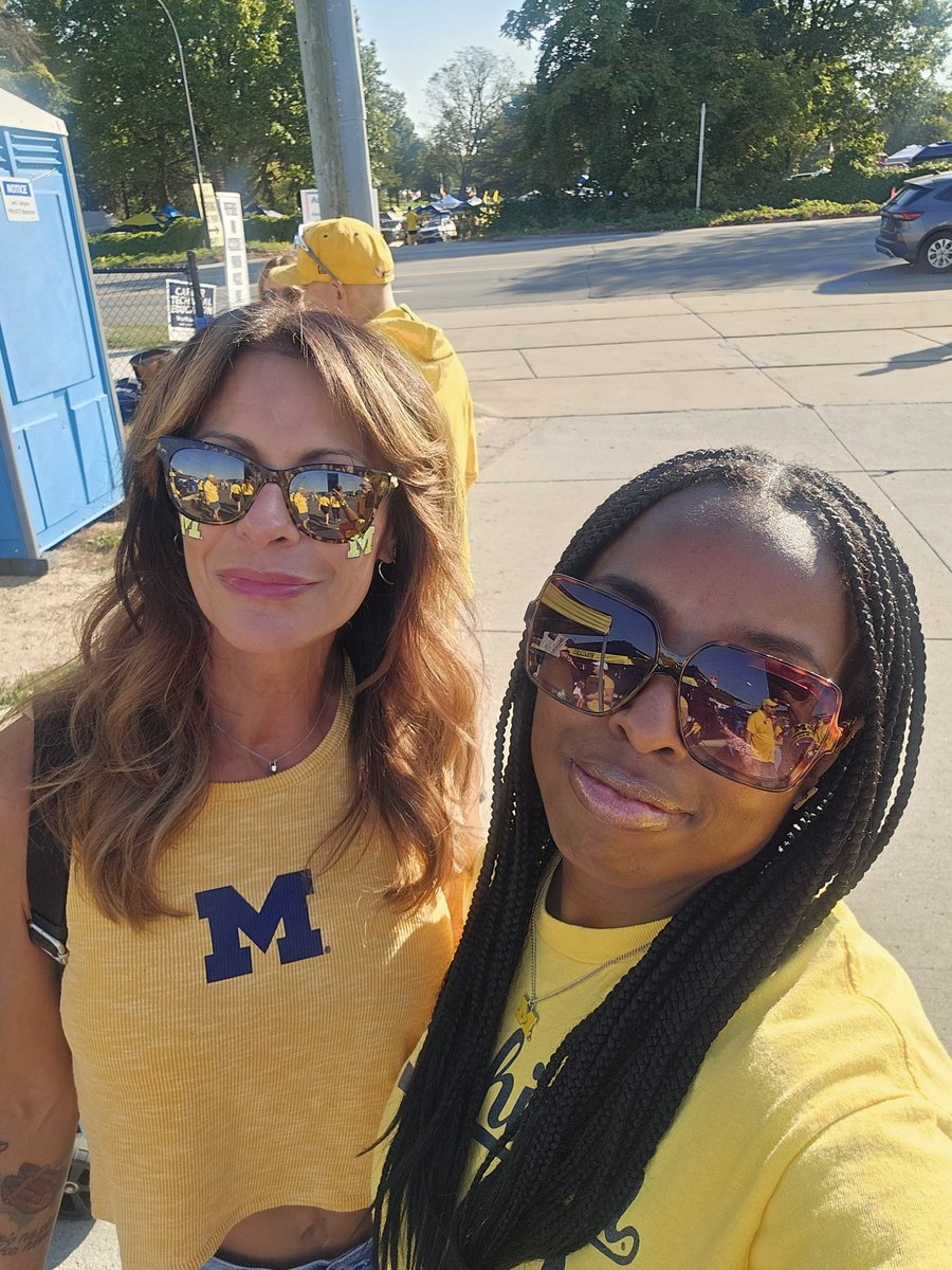 Pam 💛💙 tweet media