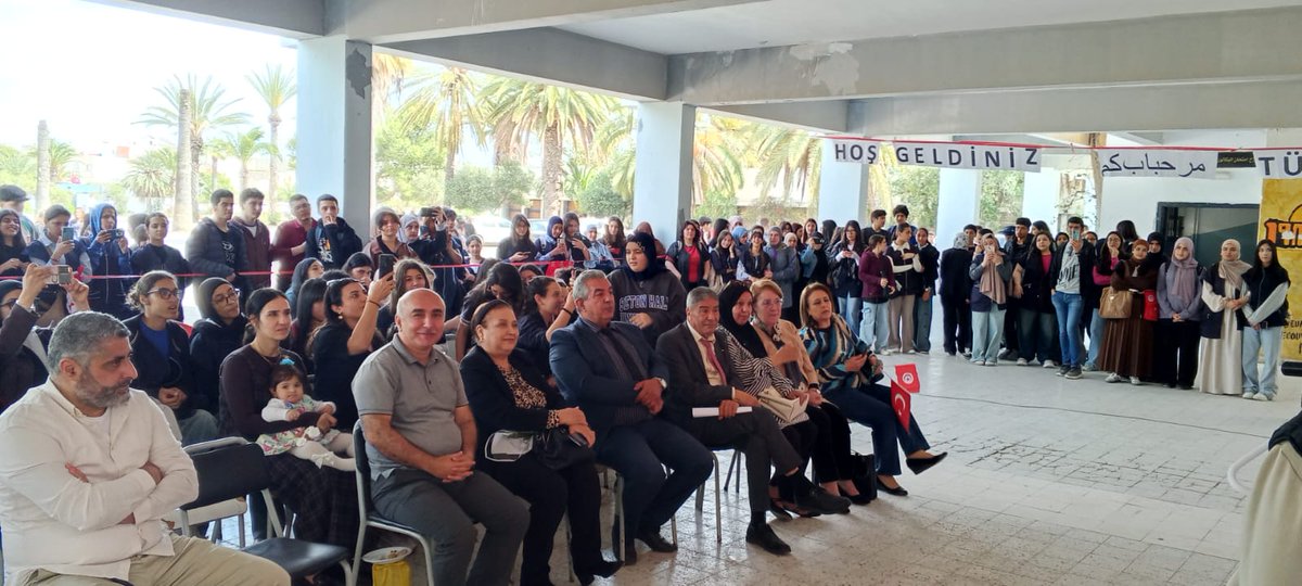 TunusEM's tweet photo. Tunus'ta Türkiye rüzgarı hız kesmeden devam ediyor. Monastır Habib Bourgiba Lisesinde Türkçe ve Türk Kültürü Öğretmeni Cengiz Baştuğ'un öncülüğünde Türk Günü Programı gerçekleştirildi. 
Programın gerçekleştirilmesine vesile olan Türkçe Öğretmeni Cengiz Baştuğ'a teşekkür ederiz. https://t.co/14L75Plqtt