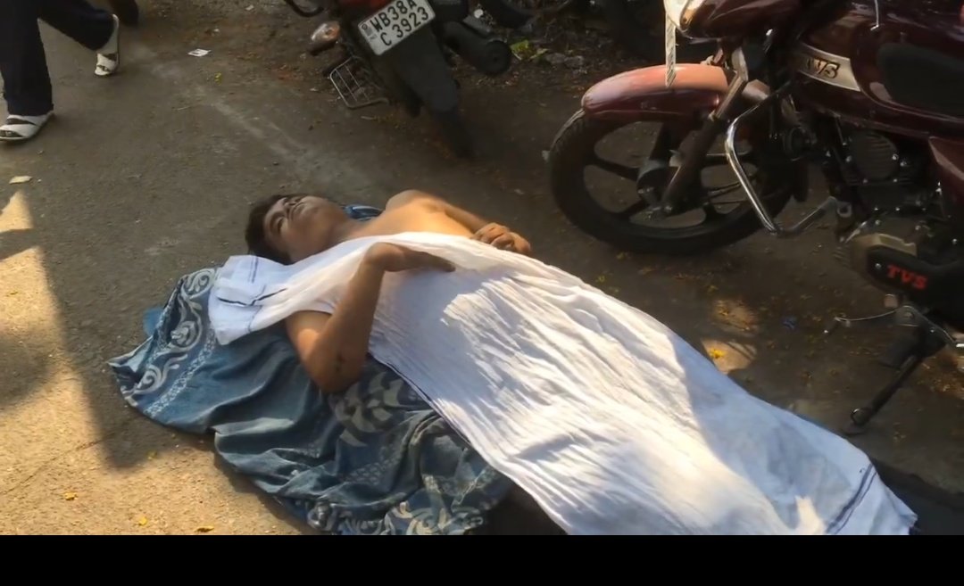 Rockumon's tweet photo. @RoshanKrRaii This is the body of a congress worker killed by TMC goons, tweet the photo with a caption " peak detailing by Mamta Didi" you clown. https://t.co/aIqaBsubTe
