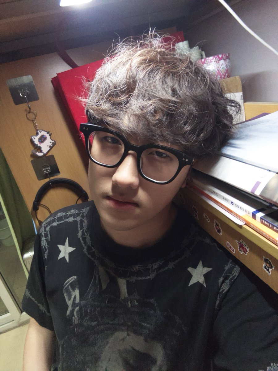 kris_13 tweet media