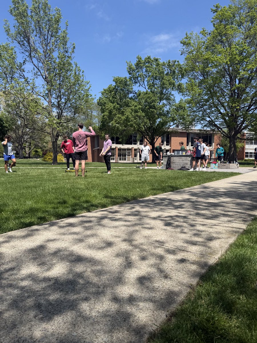 CoachFarley15's tweet photo. Another spring ball in the books… capped off with some fellowship 🤝🏈

Grateful to coach this group 🙌 

Complete buy-in and a willingness to strive for greatness 💪🔥 #AlwaysOpen https://t.co/uHj3teuxOo