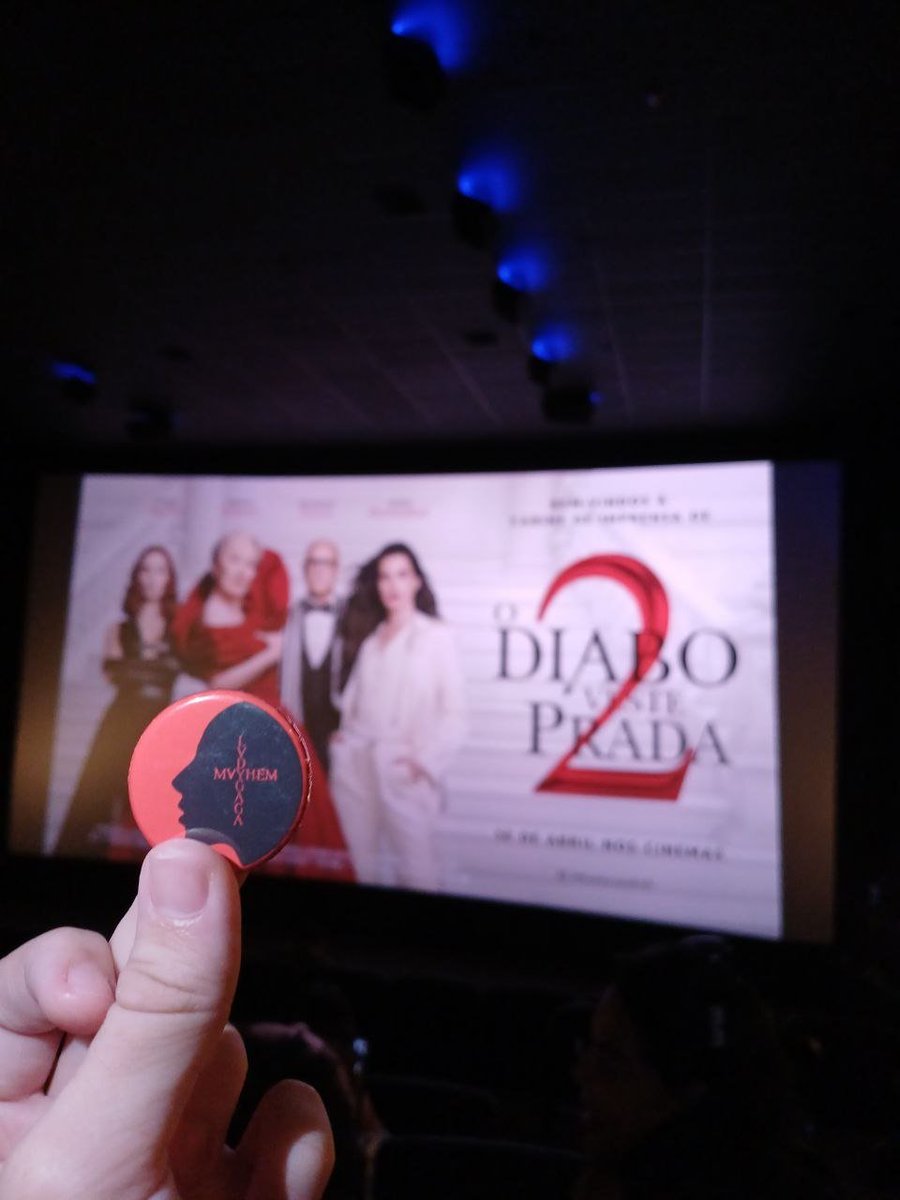 Irmãs, acabamos de sair da cabine, e o filme é TUDO!!! Os personagens são bem escritos e a atuação de todo mundo está impecável. A história é super cativante e vale super a pena assistir!

E gente… a Gaga arrasou. A interação dela com a Meryl é ICÔNICA (vocês vão ficar em choque