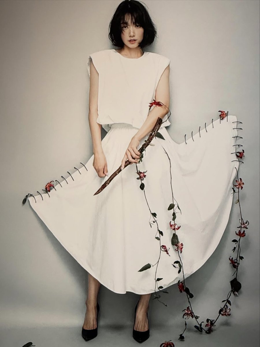 SHye_marygggp's tweet photo. #ParkShinHye for photo exhibition “Face to Face” by Kim Yeongjun x YUNI Yoshida 

She’s so beautiful🌸💕 https://t.co/7eFlP2lkGw