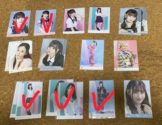 363_129's tweet image. 検索より失礼いたします。当方画像のものを所持しているのですがお借りしました画像の︎︎︎︎︎︎☑︎と郵送での交換可能でしょうか？ご検討よろしくお願いいたします。