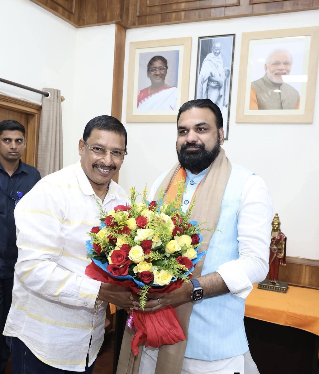 फ्रेडरिक 𓃬 tweet media