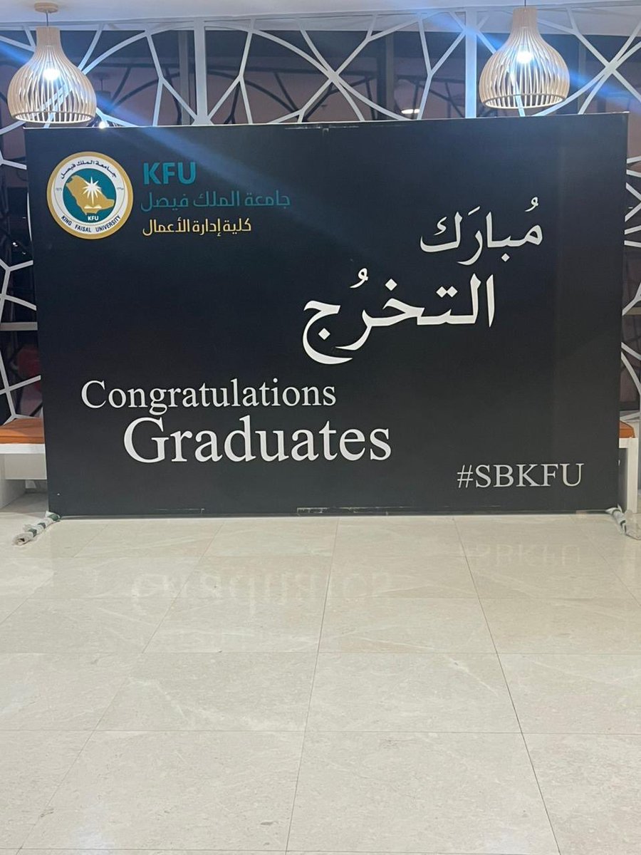 Raaav88's tweet photo. بطلة النّخبتين خريجةةةة🤍🎓 https://t.co/O8JXlFsswQ