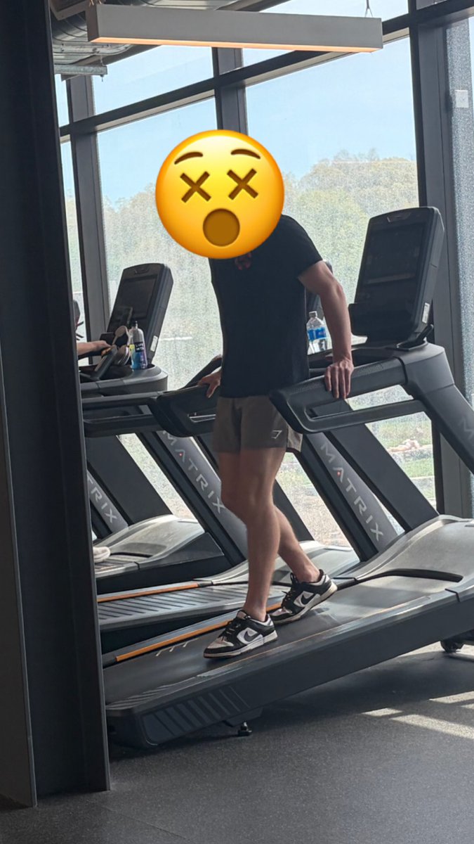 luckydowns's tweet photo. scrapped this kid at the bar last weekend. told him to watch his 6 after. guess he took it literally https://t.co/Rq1TjyD3OD