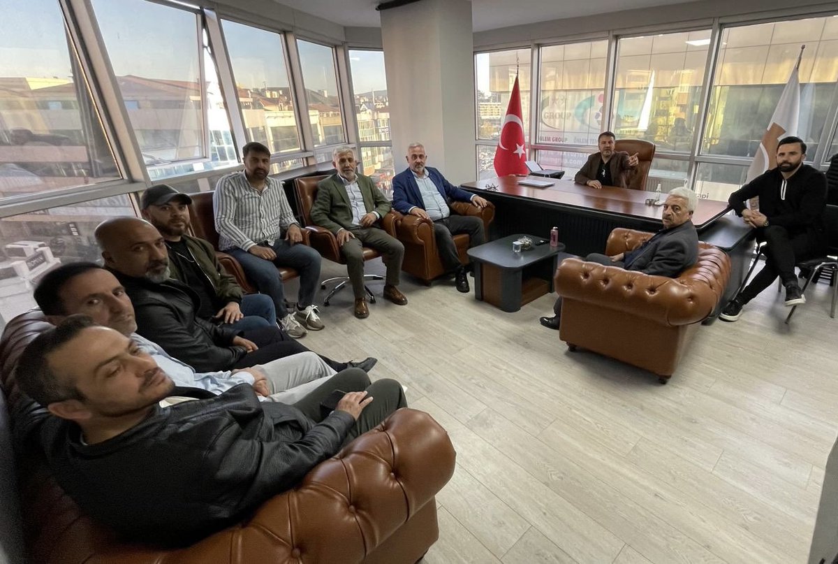 Mimarhasankeles's tweet photo. Çekmeköy DOGASİAD(Dogu ve Güneydoğulu İş Adamları) Derneğini ziyaret ettik. İlçemizin sorunları ile alakalı fikir alışverişinde bulunduk. Dernek bşk. Sn. Cengiz ÖZKAYA ve yön. başarılar diler misafirperverlikleri için teşekkür ederiz.@alibabacan @A_HakanAgaoglu https://t.co/RaRMrmhzH8