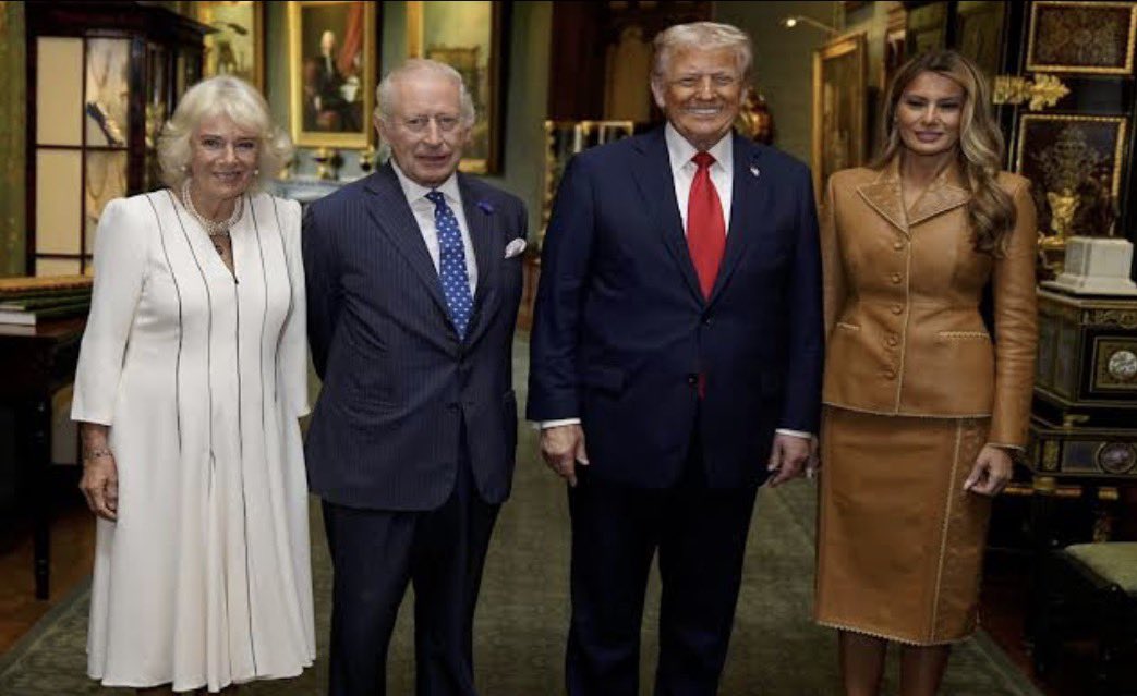 سه نصف شب tweet media