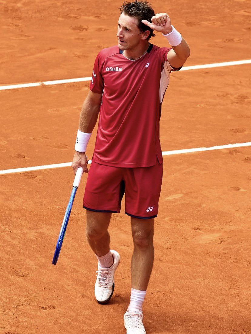 LLSportprono's tweet photo. 🎾 M1000 Madrid 🇪🇸

🇫🇷 Fils X Ruud🇳🇴 - @ 1,77 🟡 ✅
🇮🇹 Musetti ML - @ 1,58 🟡 ❌

Très mauvais bet sur musetti vraiment dommage, heureusement que ruud se réveille derrière pour sauver un peu

❤️ &amp; ♻️ si t’as encaissé 

#TeamParieur https://t.co/4HRc6GUTCl