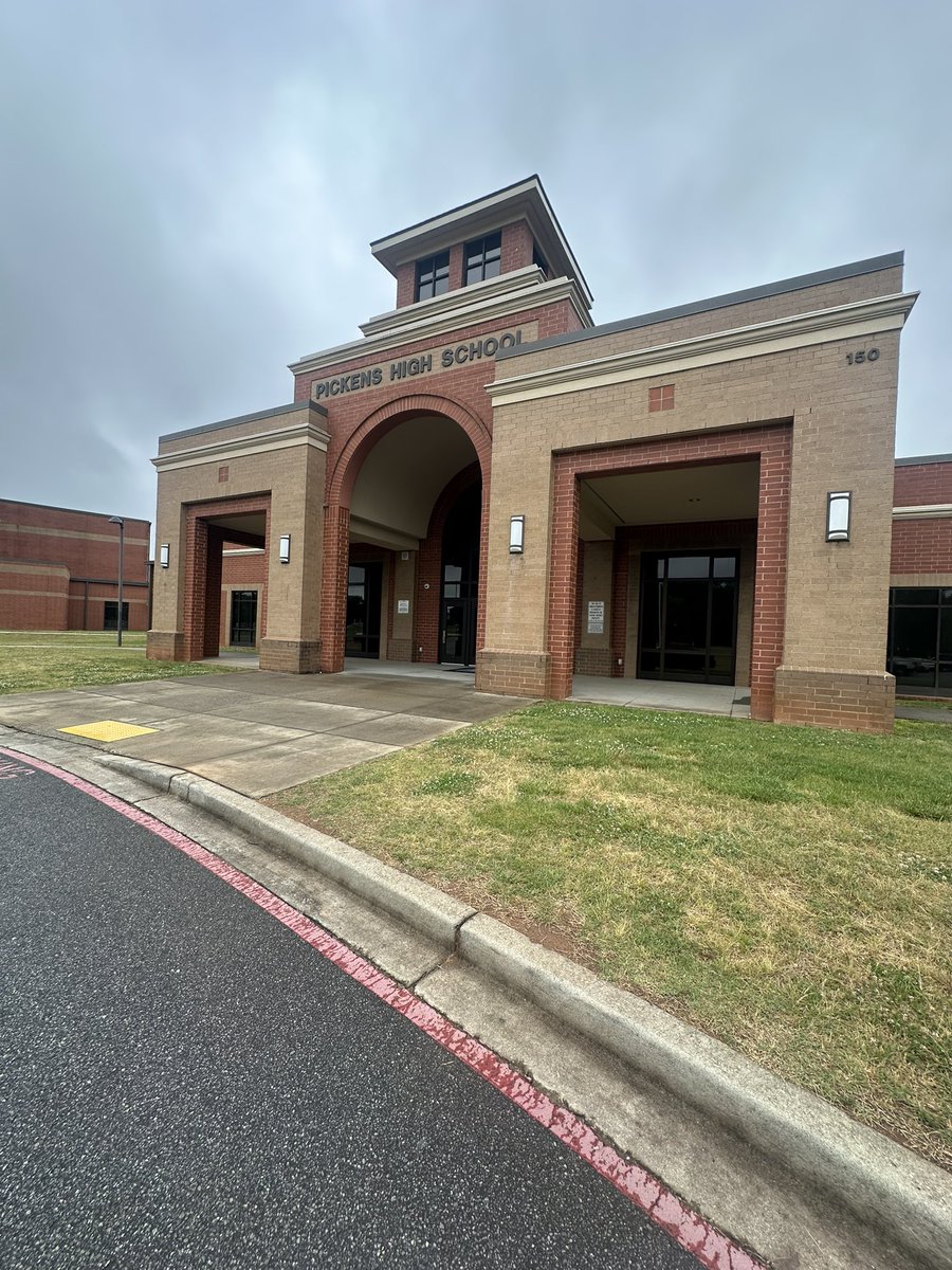 _Coach_Smith's tweet photo. It was great to stop by Pickens High School! @BlueFlameFB Thank you @CoachJReynolds for the hospitality! https://t.co/MbigLly09K