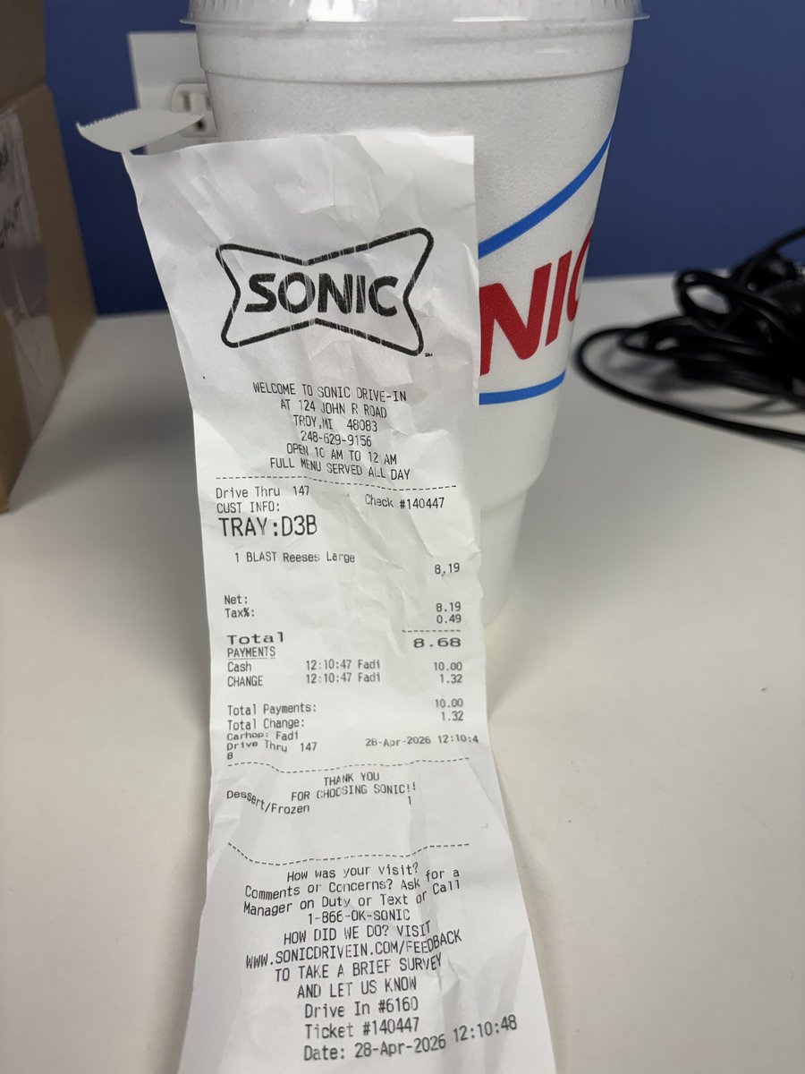 SAMAJM2016's tweet photo. @Sonic_burgers I think you owe me some sonic blast. Normally it comes up to the lid and then the sprinkles on top touch the see-through plastic lid. Not this time. Missing about an inch of product here. https://t.co/YktTdCpttf