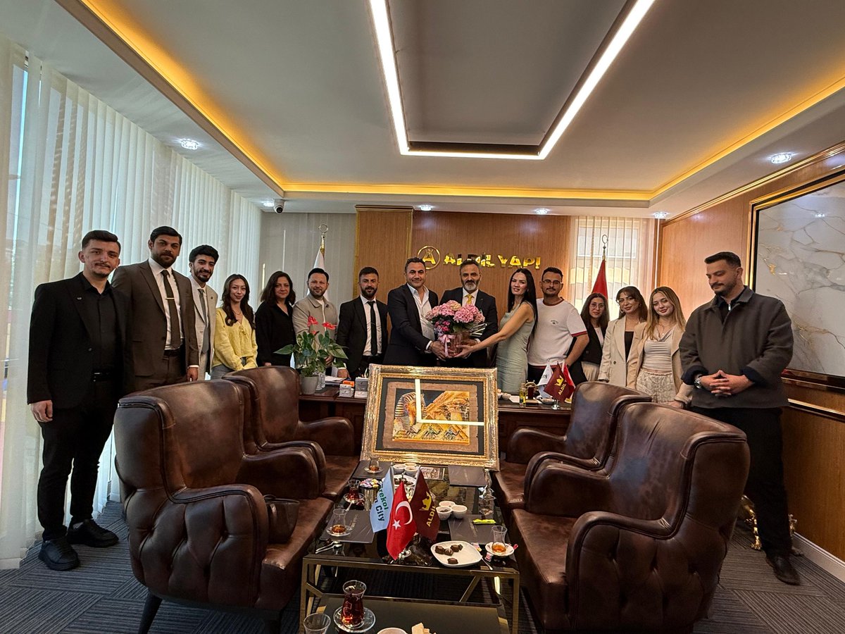 senergyd's tweet photo. Gebze ve bölge semtlerinin sevilen iş insanı, Aldil Yapı ve Grekol Dream Ctiy firma sahibi, sevgili dostum Sn İzzet YILDIRIM ile kıymetli eşi, Aldil Yapı hukuk danışmanı Sn Av. Nergis YILDIRIM'ı ticari faaliyetlerinin merkezi yeni plazalarında ziyaret ettik. https://t.co/shSmR74liA