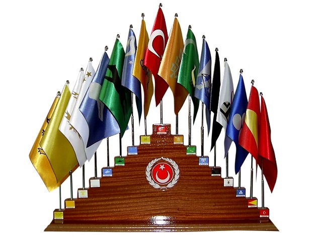 Cihandemirkol60's tweet photo. Çocukken düşüp dizi kanayan, annesinin kucağında sarılıp sarmalandığını hatırlayan; o acıyı, o şefkati, o insani yanı hiç unutmayan yöneticilere özlem duyuyoruz. İnsanlarla aynı kuyrukta beklemiş, aynı otobüse binmiş, aynı sıkıntıları çekmiş, aynı sevinçleri yaşamış insanlara https://t.co/lL3F58TNGX