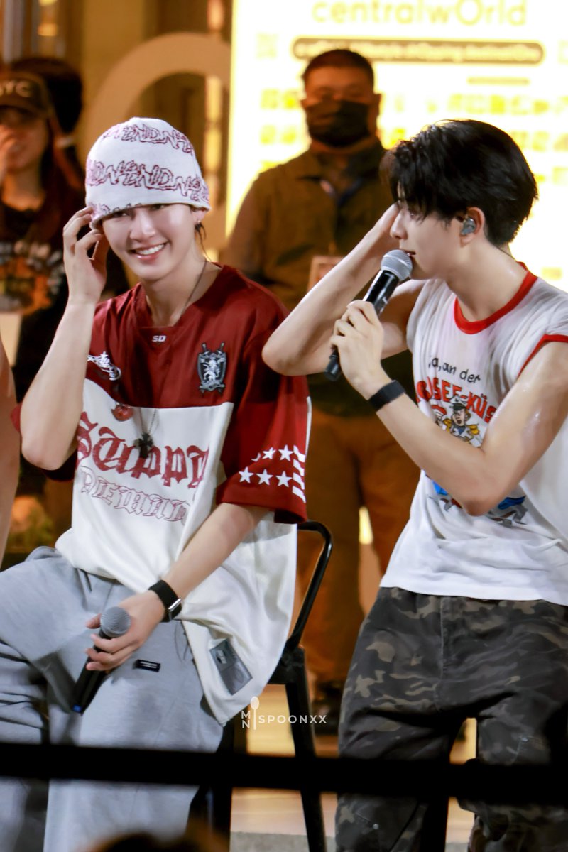 ลอมอ🐬 tweet media