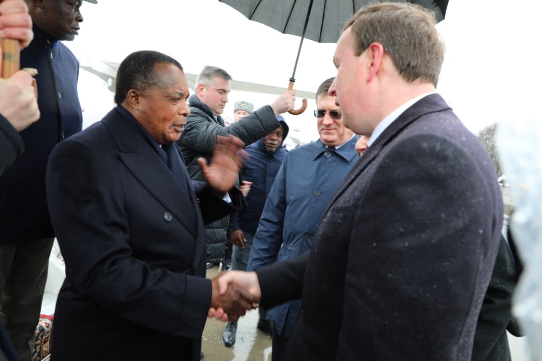 PR_Congo's tweet photo. VISITE D’ÉTAT 
Le Président de la République, S.E.M @SassouNGuesso_ est arrivé à Moscou (Fédération de Russie 🇷🇺) , ce Mardi 28 avril 2026. Au programme, ce 29 avril 2026, au Kremlin : 
- Tête-à-tête entre les deux Chefs d’Etat; 
- Réunion entre les délégations congolaises et russes;
- Déjeuner. 
#cooperation