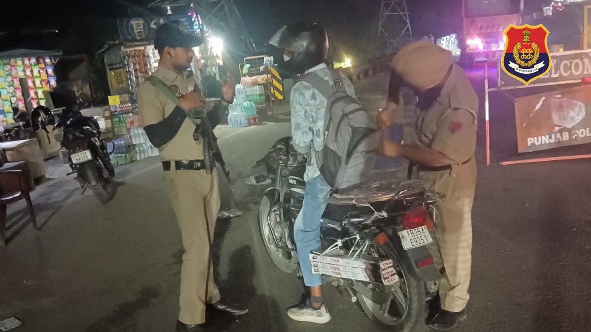 PathankotPolice's tweet image. Pathankot Police teams remain vigilant through the night — checking vehicles and suspicious persons to ensure the safety and security of every citizen. 🚔🌙
#PathankotPolice #SafetyFirst
