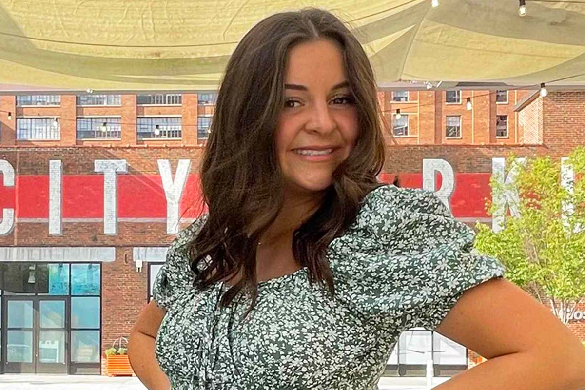 _rockytop_biker's tweet photo. Dollar General nObama is sticking to his demand that major changes happen to ICE and CBP before he will reopen the government. The only change I want to ICE is more deportations. Hey @RepJeffries - say this young student's name: LAKEN RILEY! STFU and do your job! 🖕