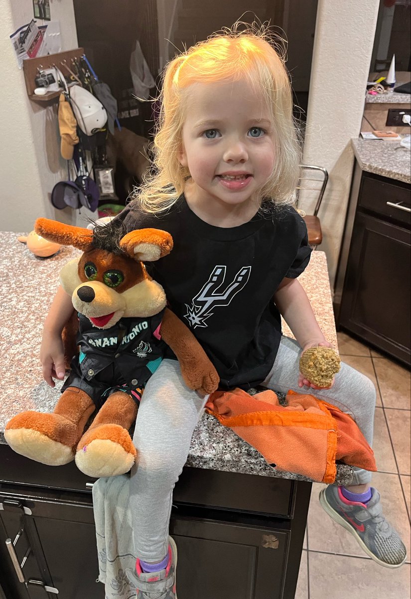 jackicooper3's tweet photo. Charlotte and our 25 year old Coyote are ready for GAME 5!!! GSG! https://t.co/P0oWwniLY2