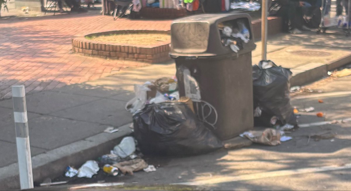 JScheaffer's tweet photo. @chenderson @DCCarViolence This one at the corner of 15th and Irving NW regularly is in desperate need of servicing. https://t.co/RbXxGTRjHq