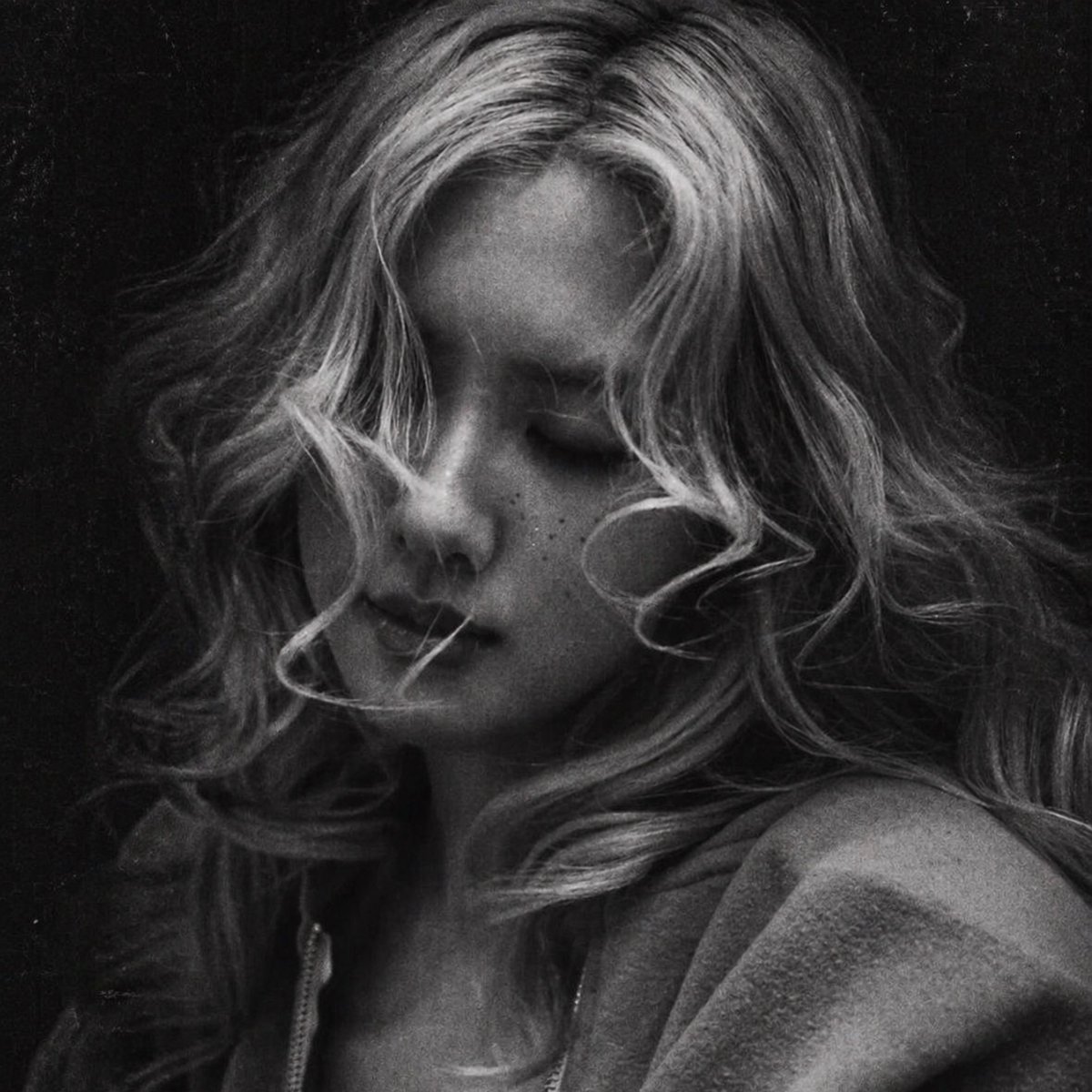 Rosé Charts tweet media